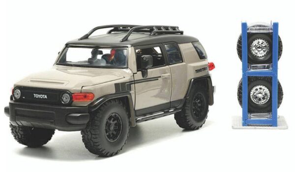 PRE ORDEN JADA TOYOTA FJ CRUISER WITH TIRE RACK AND EXTRA WHEELS JUST TRUCKS