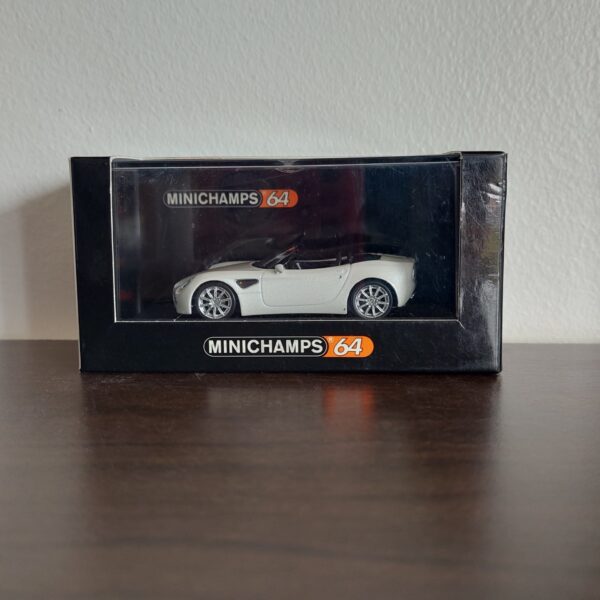 MINICHAMPS  ALFA ROMEO 8C  SPIDER BLANCO